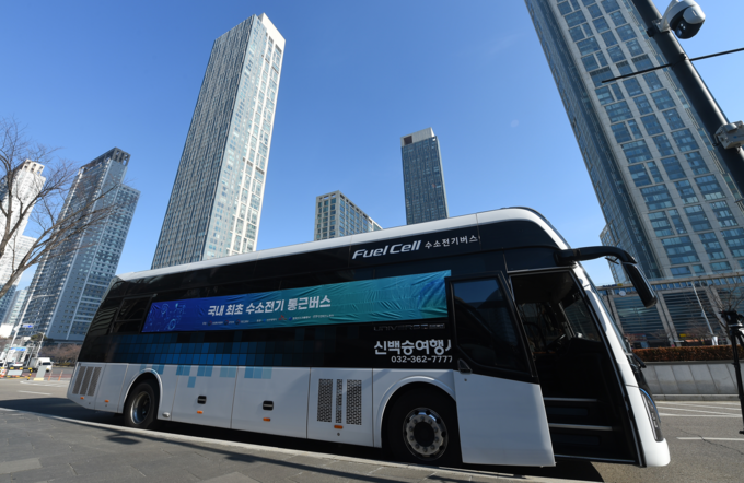 지난 2.22일 국내 최초로 도입된 수소 고상버스