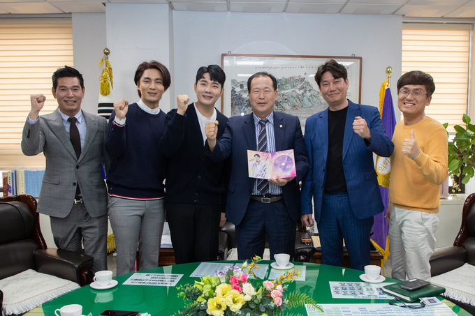 가수 최대성과의 사진
