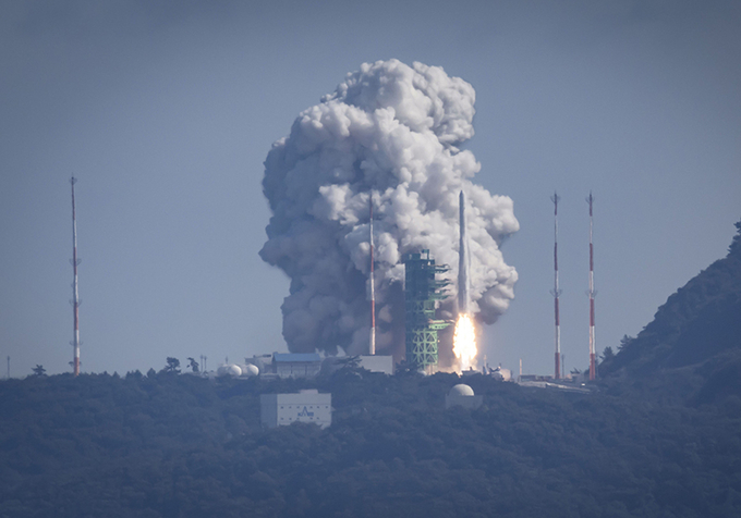 지난해 6월 21일 국내 독자 기술로 개발된 한국형 발사체 누리호(KSLV-Ⅱ)가 전남 고흥군 나로우주센터에서 2차 발사되고 있다.