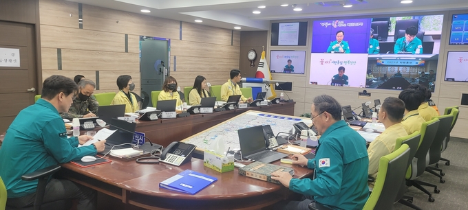 경산시, 화랑훈련 경산시청 미상 액체 살포 대응 실제 훈련 실시(일일상황보고회)