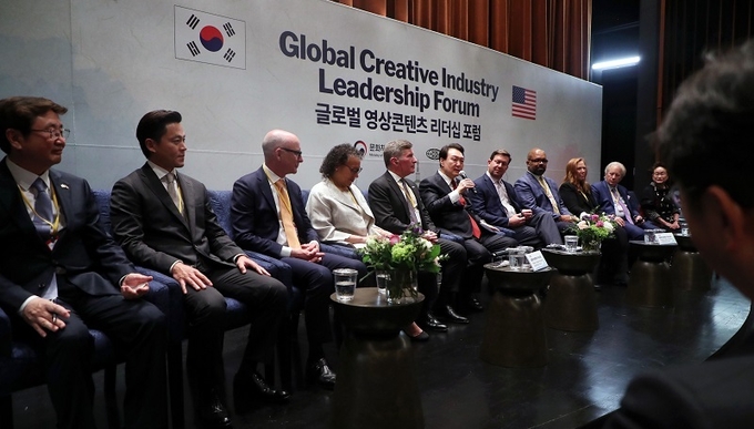 미국을 국빈 방문한 윤석열 대통령이 27일(현지시간) 워싱턴DC 미국 영화협회에서 열린 글로벌 영상 콘텐츠 리더십 포럼에서 발언하고 있다.(사진=연합뉴스)