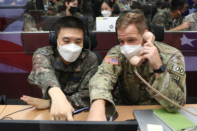 지난해 8월 23일 한미연합군사령부 전시지휘소(CP-TANGO)에서 한미연합연습에 참가 중인 한미 장병들. (사진=국방부)