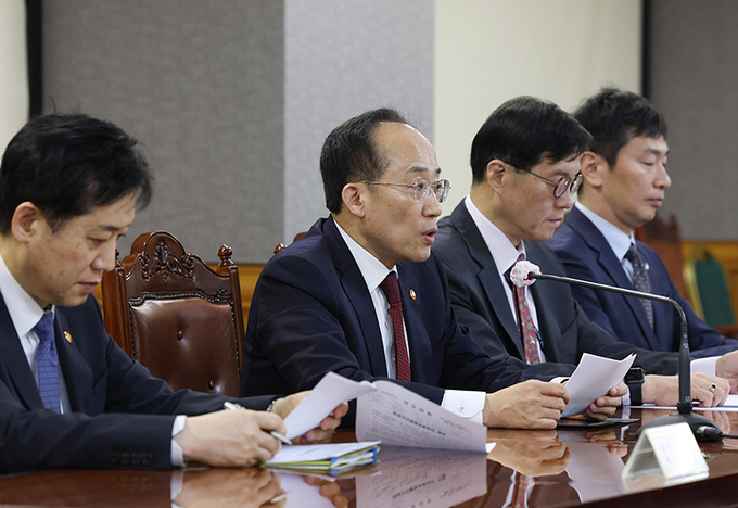 추경호 경제부총리 겸 기획재정부 장관이 지난 3월 비상거시경제금융회의를 주재하며 발언하고 있다.