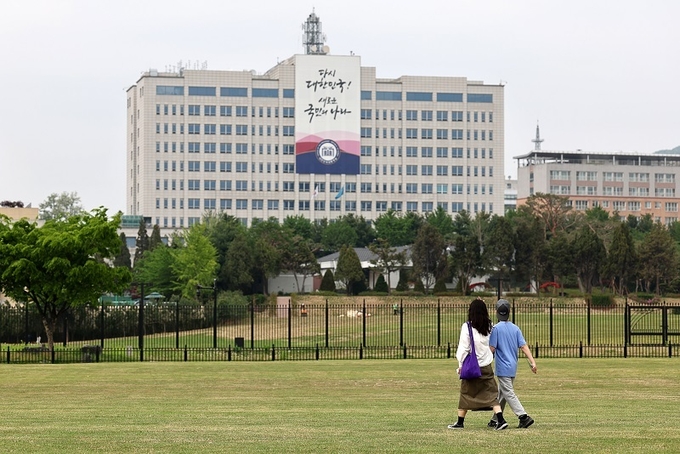 윤석열 정부는 출범과 동시에 대통령 집무실을 서울 용산으로 옮기면서 본격적인 용산시대를 개막했다