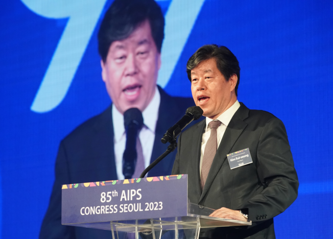 총회 환영 만찬에서 환영사를 하고 있는 김의승 서울시 행정1부시장