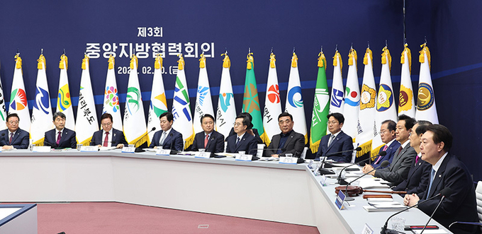 윤석열 대통령이 지난 2월 10일 전북 전주시 전북도청에서 열린 제3회 중앙지방협력회의에서 발언하고 있다.