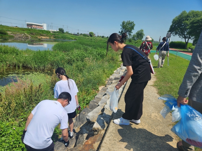 예산장로교회 예산읍 일원 환경정화활동 모습
