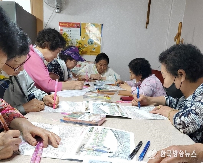 대한노인회경산시지회, 경산 관광 홍보 위한 컬러링북 프로그램 활동 시행