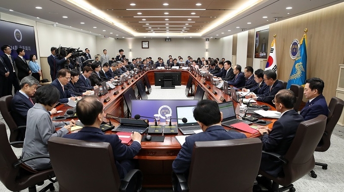 윤석열 대통령일 13일 서울 용산 대통령실에서 국무회의를 주재하고 있다.