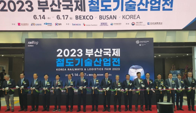 비유티엑스 홍보부스