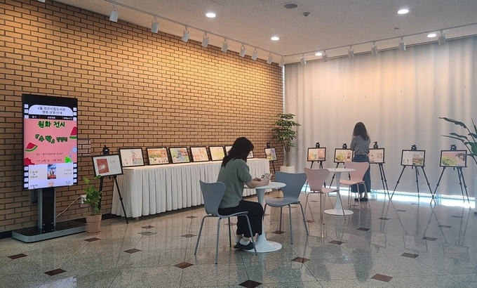 경산시- 시립도서관 1층 로비, 시민들을 위한 문화휴식공간으로 재탄생