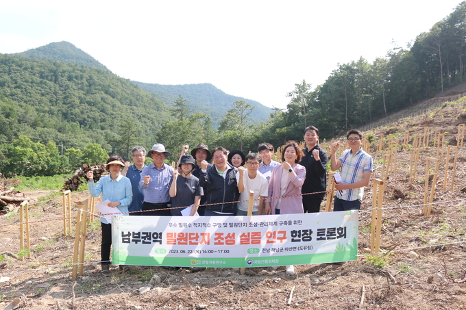 밀원단지 조성 현장토론회_단체사진