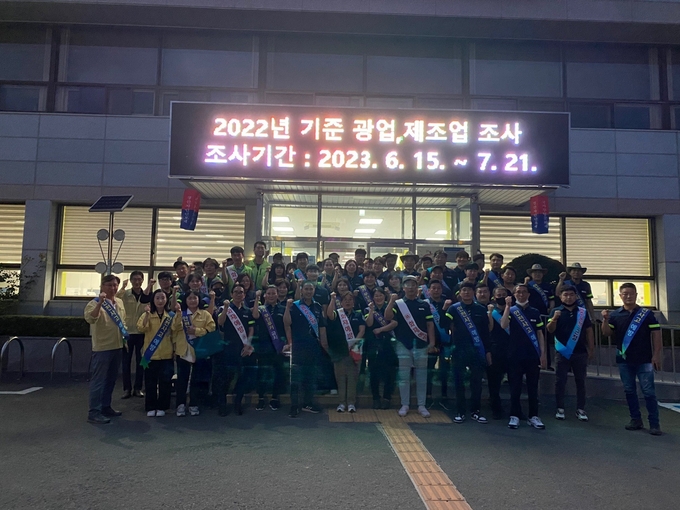 경산시- 안전이 최우.. 경산시, 자인단오행사장서 안전캠페인 펼쳐(자율방범대 단체사진)