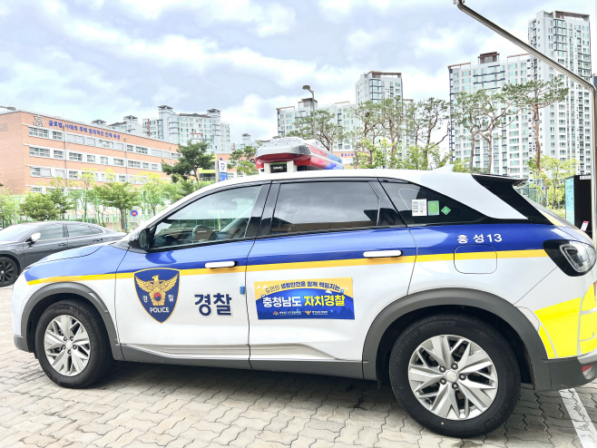 충남 경찰관서 순찰차는 다음달 1일부터 자치경찰 문구을 부착해 운행한다.(제공=충남자치경찰위원회)