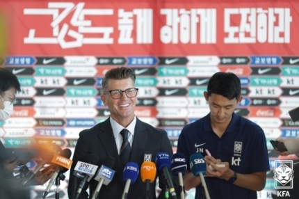 <em>2023 FIFA 호주·뉴질랜드 여자월드컵을 이끄는 콜린 벨 감독. 사진=대한축구협회</em>