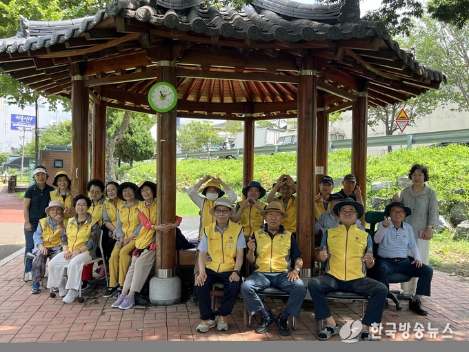경산시- 지역을 위해 봉사할 수 있어 즐거워 (사)대한노인회 경산시지회 우방노인자원봉사 클럽