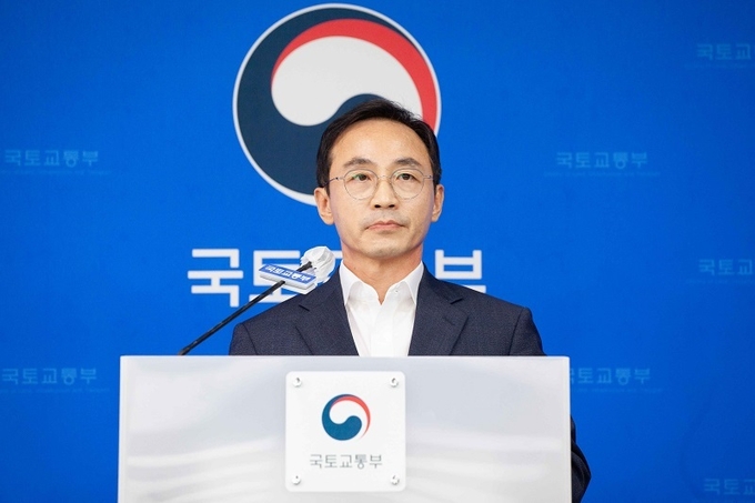 김오진 국토교통부 1차관이 3일 오후 세종시 정부세종청사에서 민간아파트 무량판 구조 조사계획과 관련해 브리핑하고 있다.(사진=국토교통부)