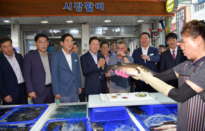 거제고현시장방문
