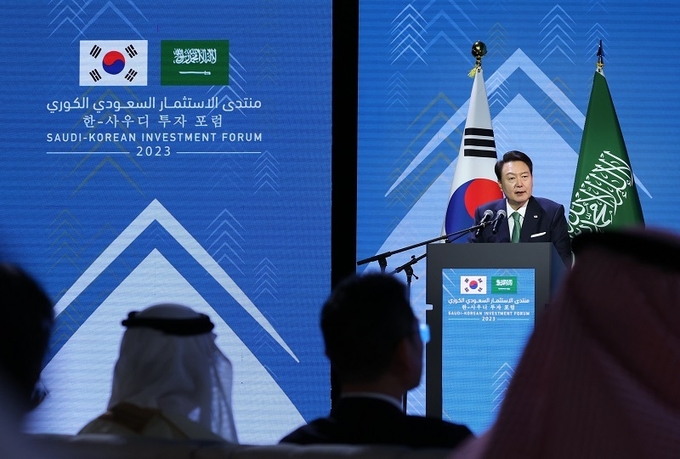 사우디아라비아를 국빈 방문 중인 윤석열 대통령이 22일(현지시간) 리야드 페어몬트 호텔에서 열린 한·사우디 투자포럼에서 축사를 하고 있다.(사진=대통령실)