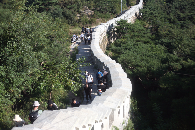 인왕산에서 바라본 서울 전경 및 탐방객