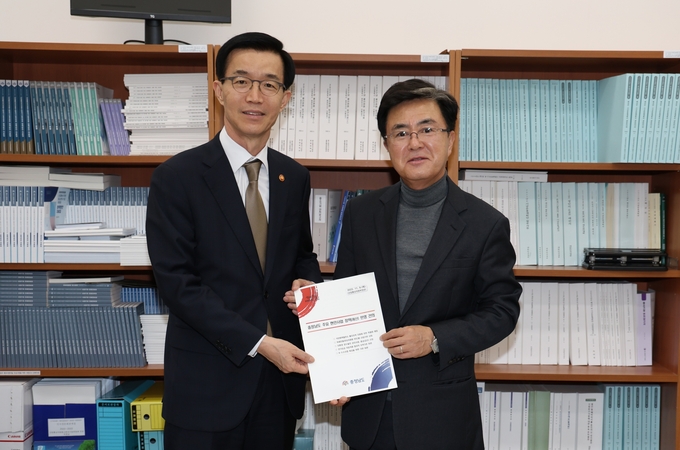 방문규 산업통장사원부 장관