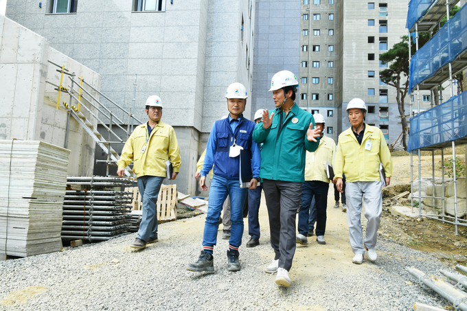 경산시- 경산시 동절기 대비 주요 사업장 기동 감찰(폭염 대비 중산지구 아파트 건설 사업현장 방문)