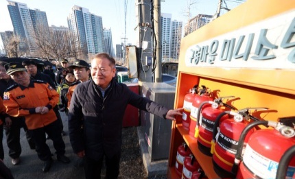 구룡마을에 겨울철 재난 취약 현장 안전 점검 차 방문해 소방 대응 현황 등을 점검