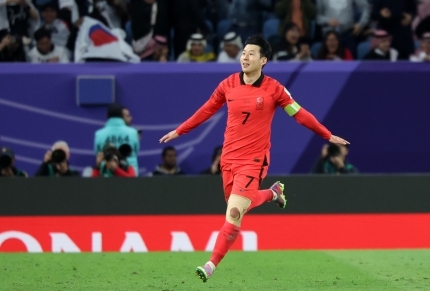 <em>연장 전반 역전골을 성공시킨 손흥민이 환호하는 모습.</em>