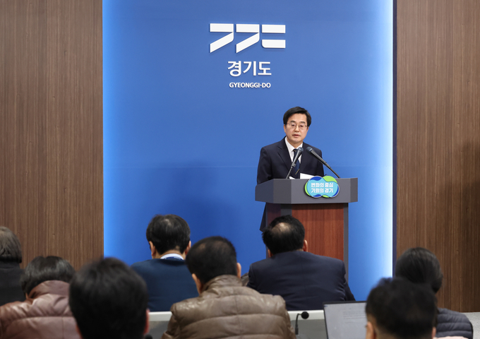 5일 오전 김동연 경기도지사가 경기도청 브리핑룸에서 동북권 공공의료원 설립에 대한 기자회견을 하고있다.