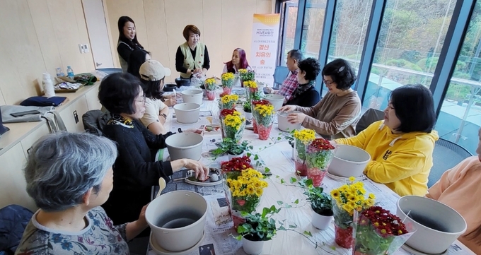 경산시- 경산시 평생교육의 현재와 미래,ONLY 경산에 있다(하이브_치유의 숲 프로그램)