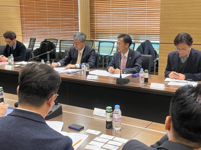 홍해 불안 속 수출입 물류 운영에 '촉각'…해수부, 비상대응반 점검 회의