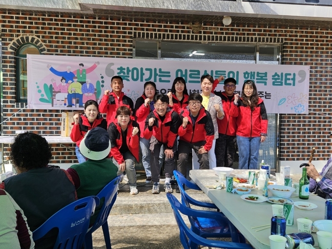 경산시- 83청년 행복봉사단 출동! 어르신들의 행복한 쉼터가 되어 드릴게요
