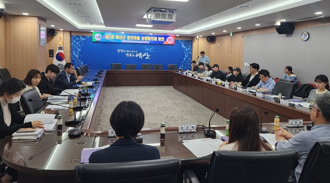 청년마을 상생협의체 회의 모습