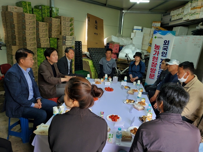경산시, 농촌 인력난 외국인 계절근로자 수급으로 활력