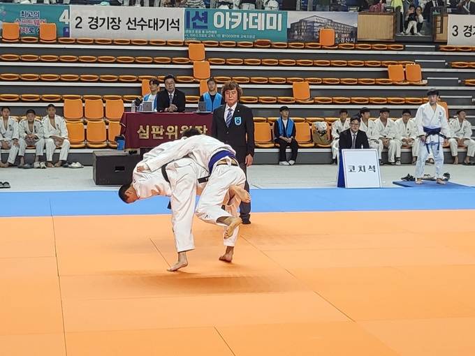 경산시- 연이틀 이어지는 금빛 업어치기의 향연!(2023년도 경상북교육감기 대회 사진)