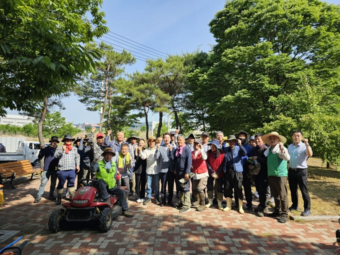 경산시-새마을지도자진량읍협의회, 풀베기 사업 실시