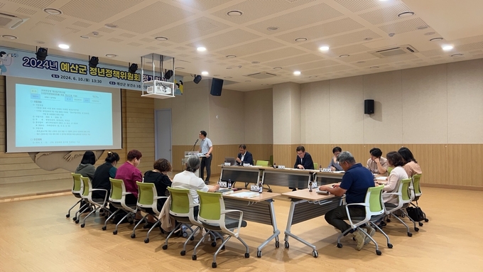 청년정책위원회 정기회의 사진