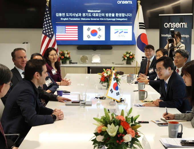 2024년 5월 14일 오후 온세미 본사에서 김동연 경기도지사,하싼 엘 코우리(Hassane+El-Khoury)+CEO,강병곤 한국