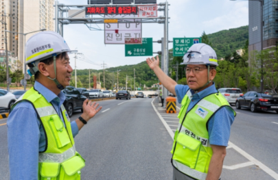 지하차도 점검하는 서울시설공단 한국영 이사장 (사진 오른쪽)