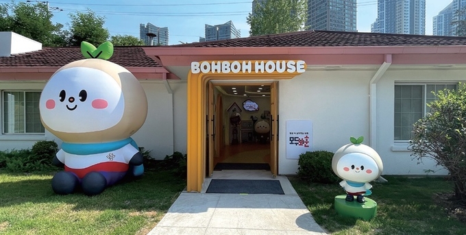 서울 용산어린이정원 내에 문을 연 어린이 보훈전시관 ‘보보의 집’ 입구. 국가보훈부 캐릭터 ‘보보’가 반겨준다. 사진 국가보훈부