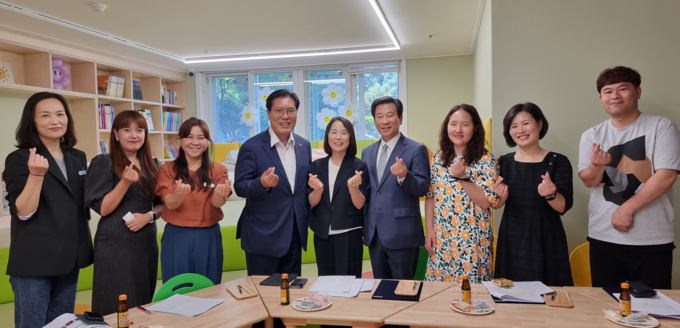 이천시 24시간 아이돌봄센터에 방문한 송석준 의원