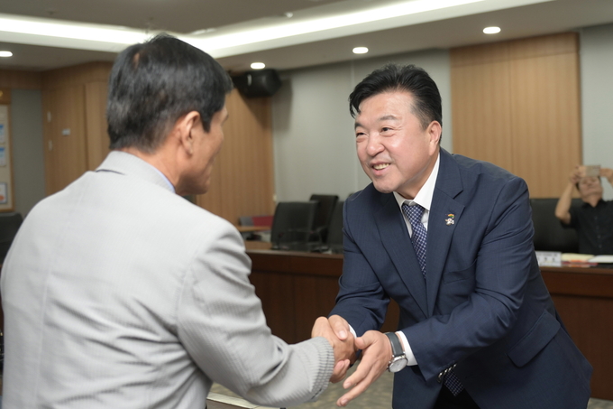 지난 15일 군청 중회의실에서 열린 슬로시티 주민위원회 위촉식 