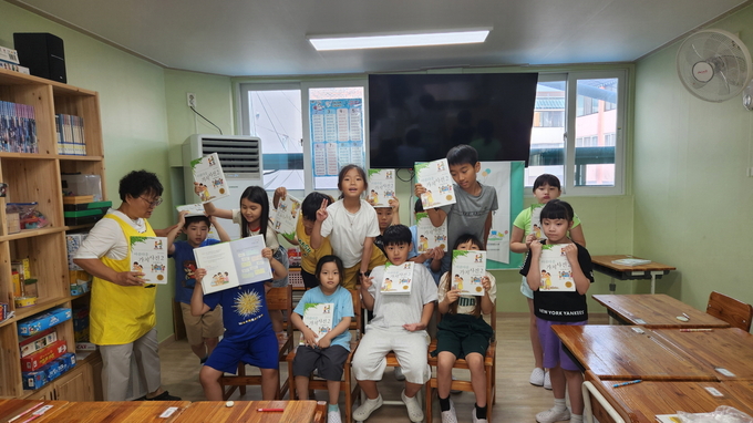  도서관과 함께 책읽기 사업 사진