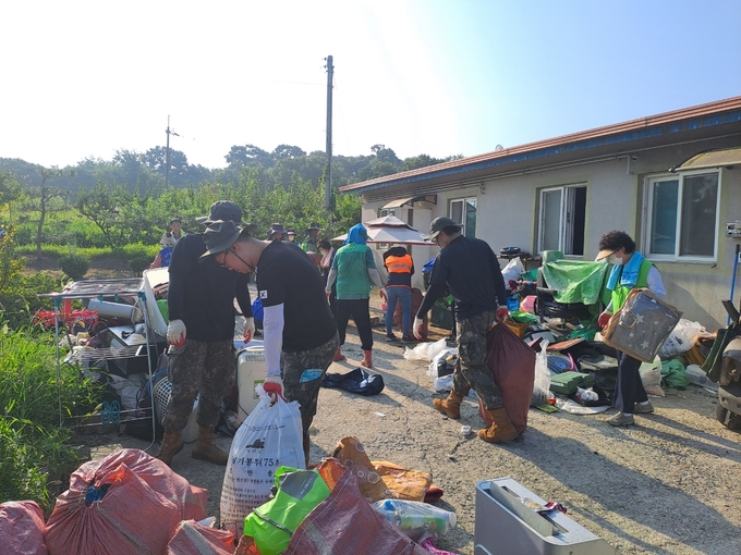 삽교읍 저장강박증 의심 세대 청소 사진
