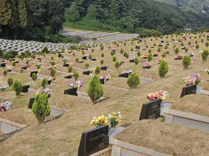 예산군추모공원 예초작업 완료 사진