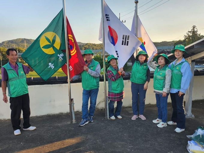 신양면 태극기 달기 운동 모습