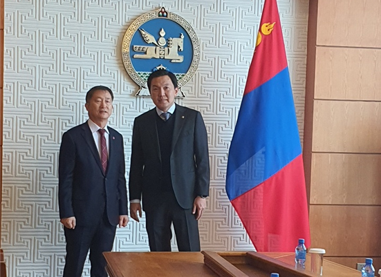 골 내각관방부 방문