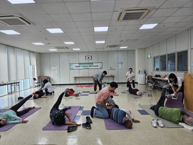 장애인 필라테스 운동 모습