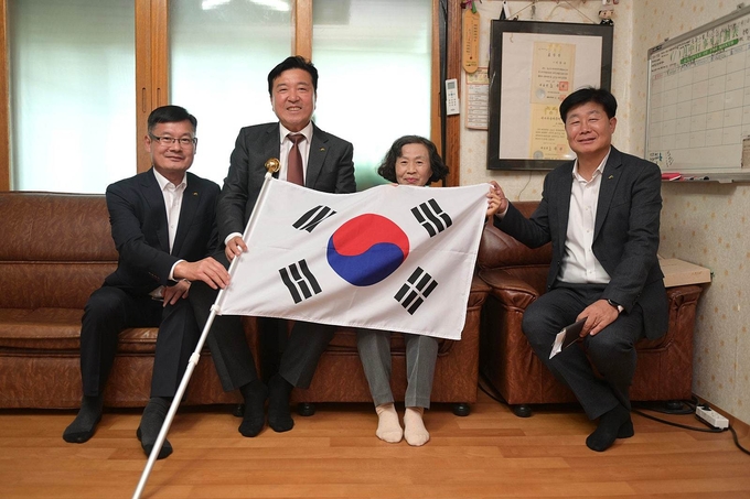 독립유공자 유족 위문 모습 