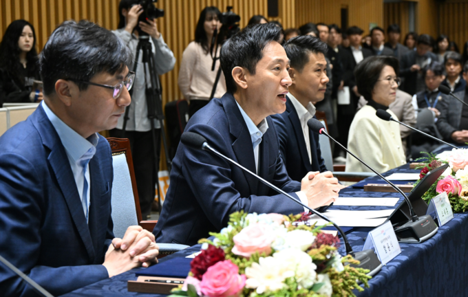 오세훈 서울시장이 2일(월) 열린 '외로움 없는 서울을 위한 업무 협약식'에서 인사말을 하고 있다.